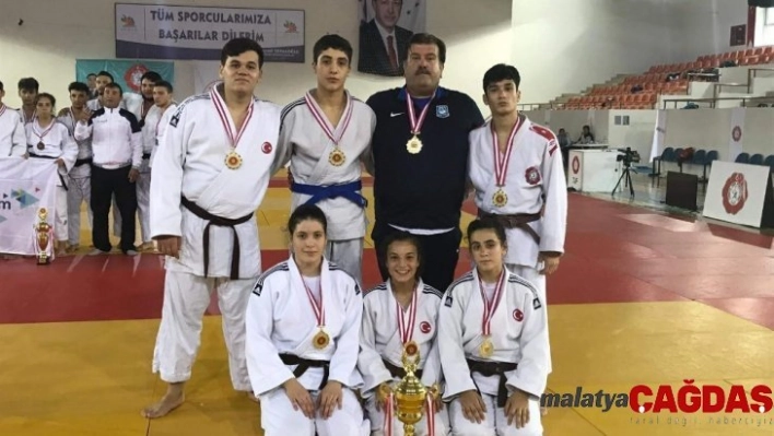 Yunusemre Belediyespor judoda 1. Lige yükseldi