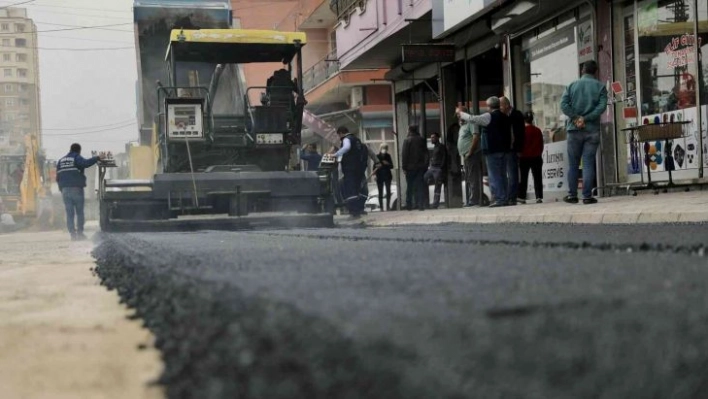 Yüreğir'de 3 yılda 261 bin ton sıcak asfalt döküldü