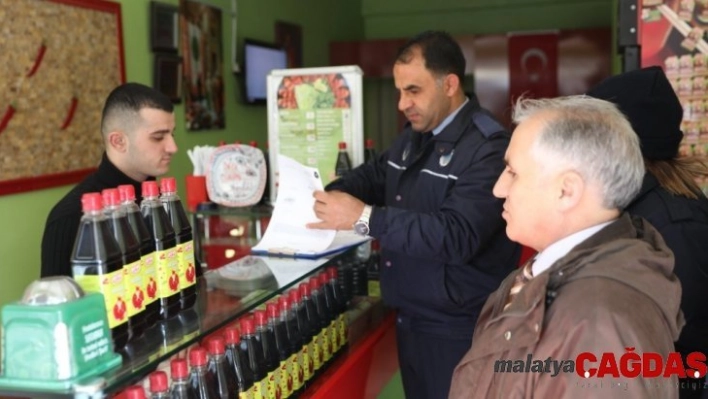 Zabıta ekipleri iş yeri ruhsatlarını denetledi