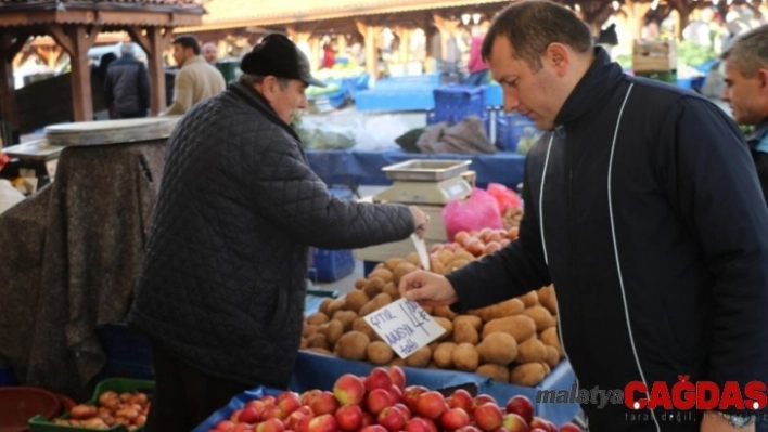 Zabıtadan halk pazarında denetim