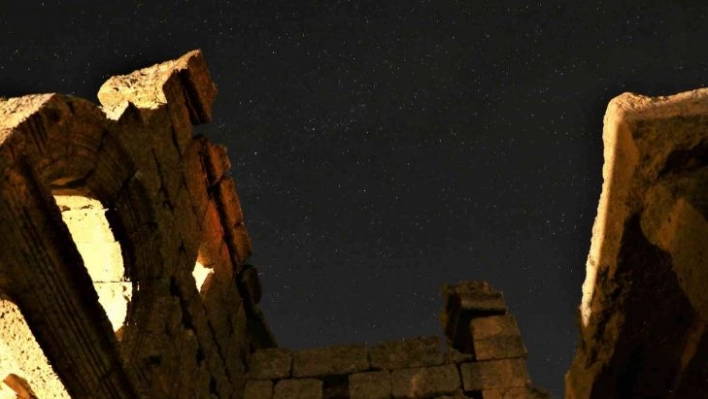 Zerzevan Kalesi yıldızlar altında fotoğraflandı