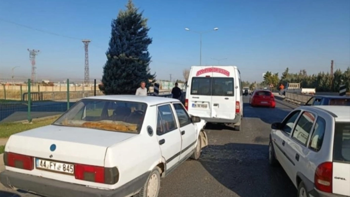 Zincirleme trafik kazasında 5 kişi yaralandı