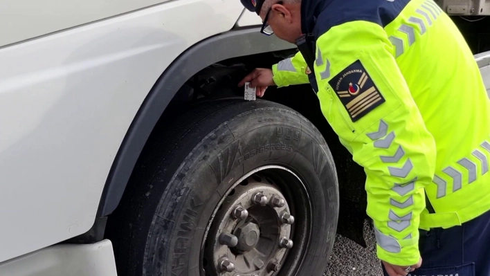 Zorunlu kış lastiği denetimleri sürüyor