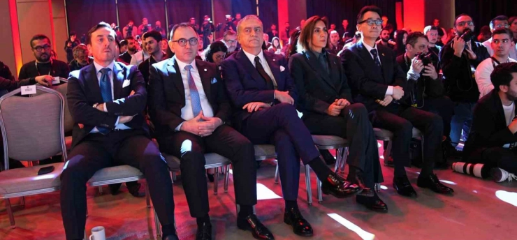 Beşiktaş'ta yeni transferler için imza töreni düzenlendi