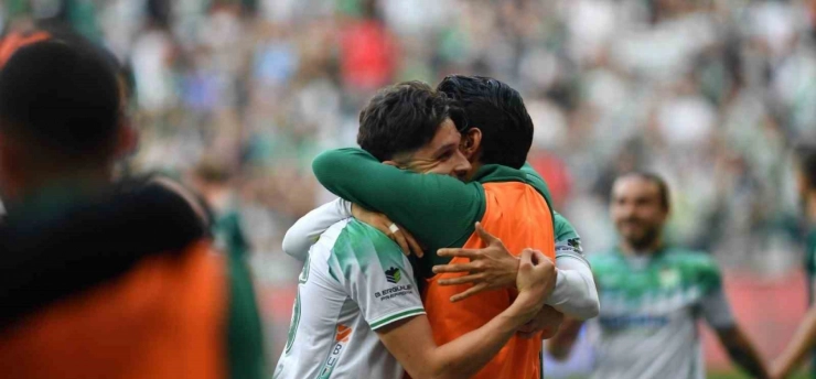 Bursaspor sahasında Kırklarelispor'u farklı geçti