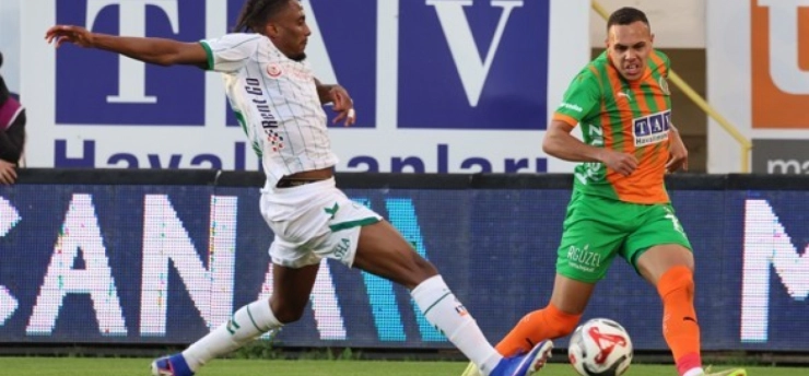 Alanyaspor evinde konyaspor'u 2-1 mağlup etti: Süper lig'de kritik galibiyet