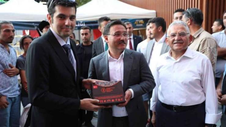 'Altın Eller Sanat Festivali' açıldı