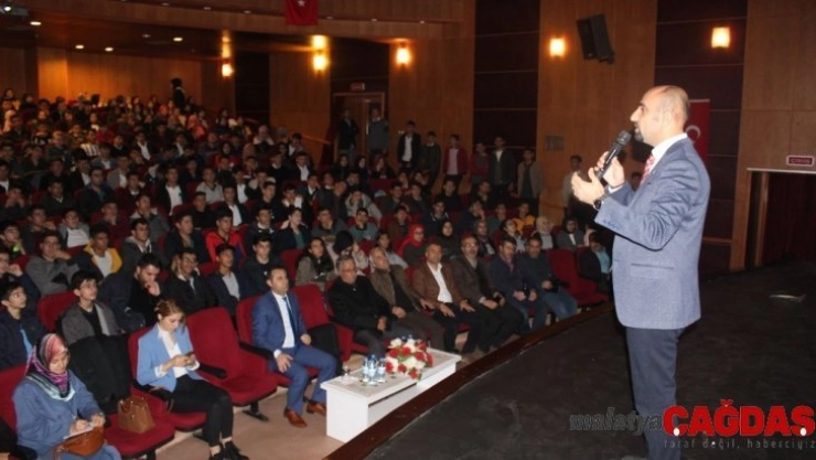 'Büyük Mucit Nikola Tesla'nın Bilim Dünyası' konulu konferans düzenlendi