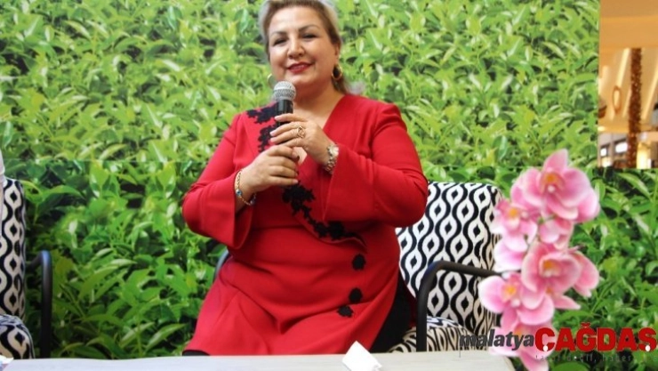 'Çayla Gelen Güzellik' söyleşisine bayanlardan yoğun ilgi