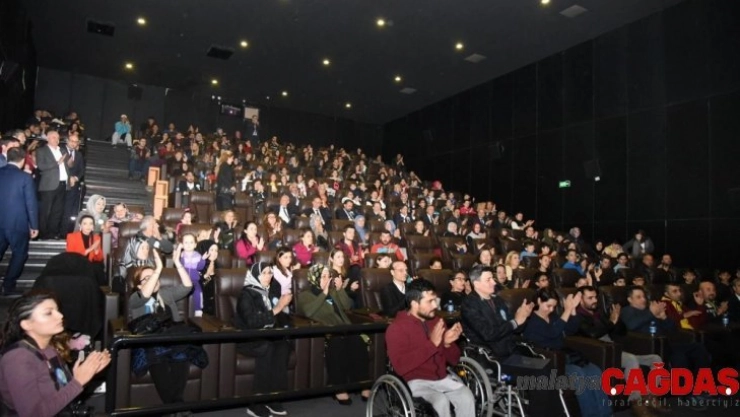 'Engeller Sevgiyle Aşılır' film gösterimi yapıldı