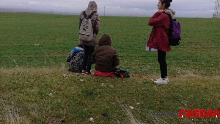 'İşim var' dedi, öğrencileri yağmurlu havada bırakıp gitti