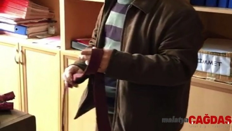 'Jet Kravatçı' kravatı 1 saniyede bağlıyor