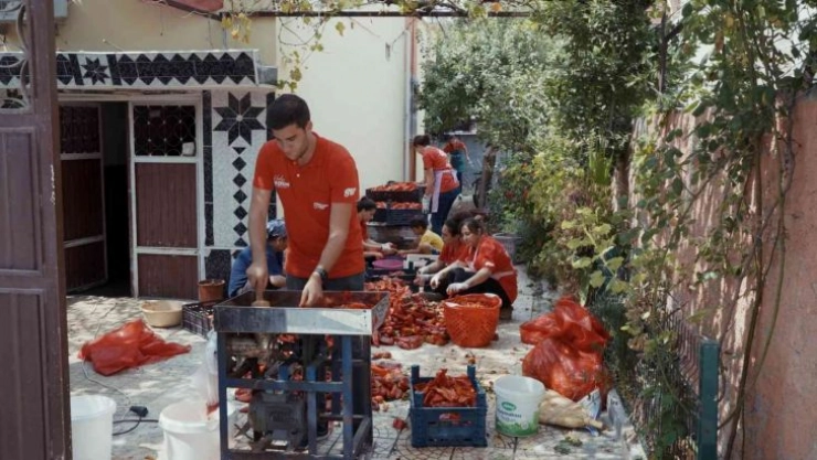 'Kadın Eli' birimi ihtiyaç sahibi ailelerin yanında