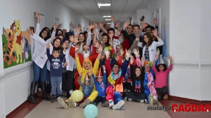 'Leyla'dan Sonra Topluluğu'ndan çocuklara yılbaşı sürprizi