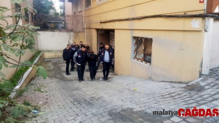 'Nakliyeciyiz' diyerek piyasadan milyonluk vurgun yapan şebeke, polise yakalandı