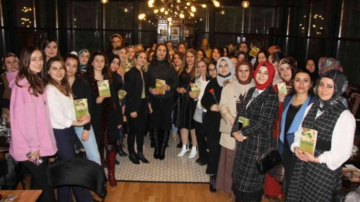 'Yüzyıllık Yalnızlık' adlı kitabı tahlil ettiler