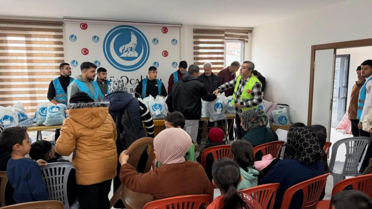 ''1 Mont 1 Bot'' Kampanyası Çocukların Yüzünü Güldürdü