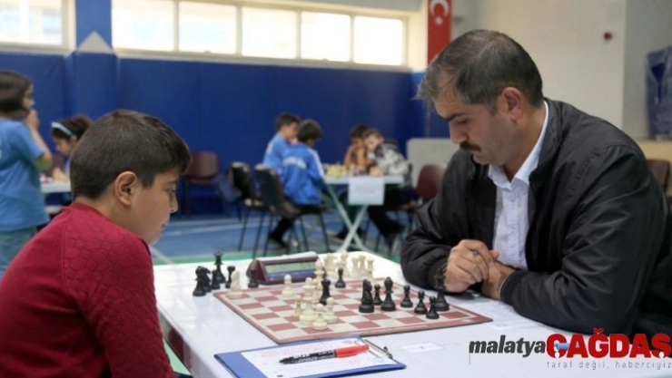 11 yaşındaki Muhammed, 42 yaşındaki rakibiyle kıyasıya yarıştı