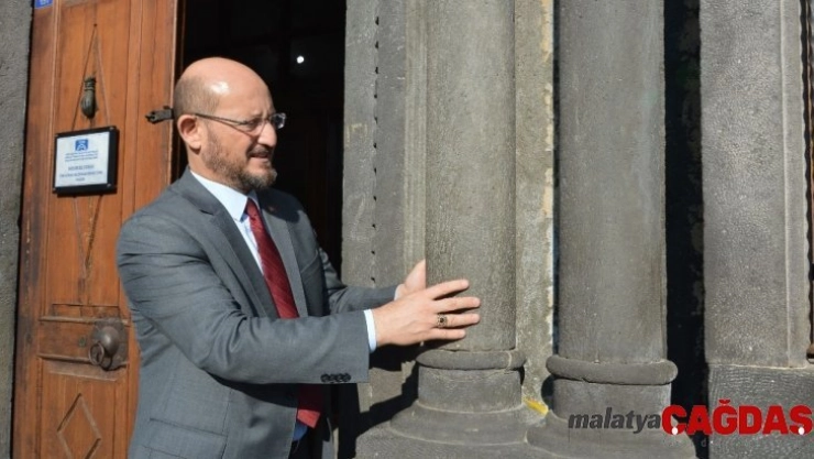 115 Yıldır hareket eden deprem sütunları ilçe halkına güven veriyor