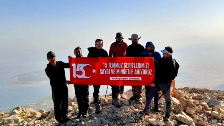 15 Temmuz şehitleri anısına Artos Dağı'na zirve tırmanışı