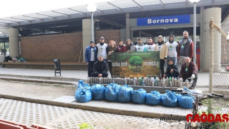 2 saatte 97 şişe izmarit, 9 poşet çöp toplandı