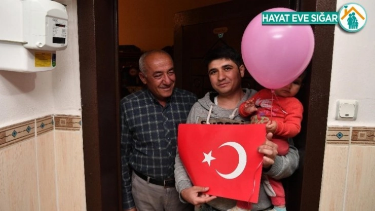 23 Nisan'da 23 mahalle 23 sokakta çocuklara balon ve bayrak sürprizi