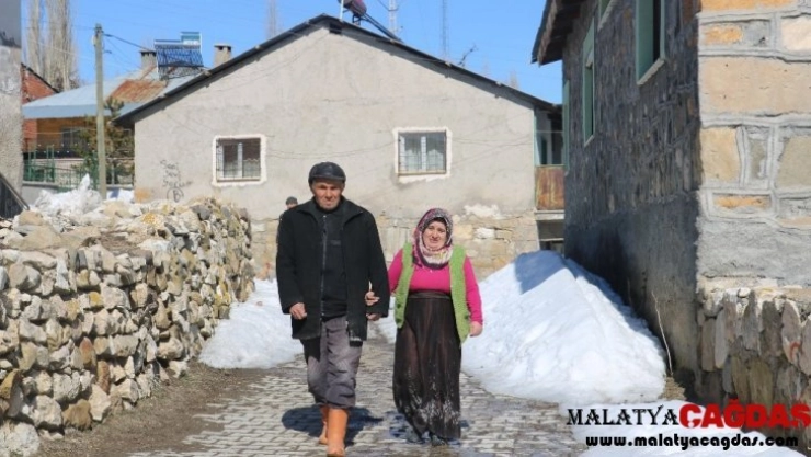 23 yıldır kocasına göz oldu