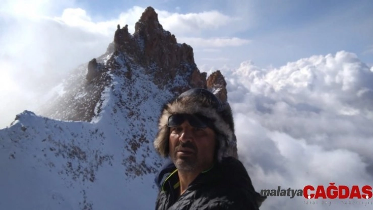 24 Kasım Öğretmenler gününü Erciyes  Dağı'nın zirvesinde tek başına kutladı