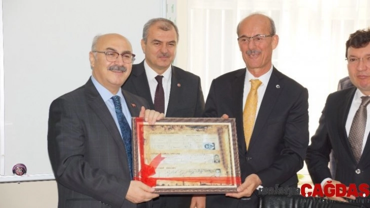 42 yıllık meslek hayatına karnesini alarak veda etti