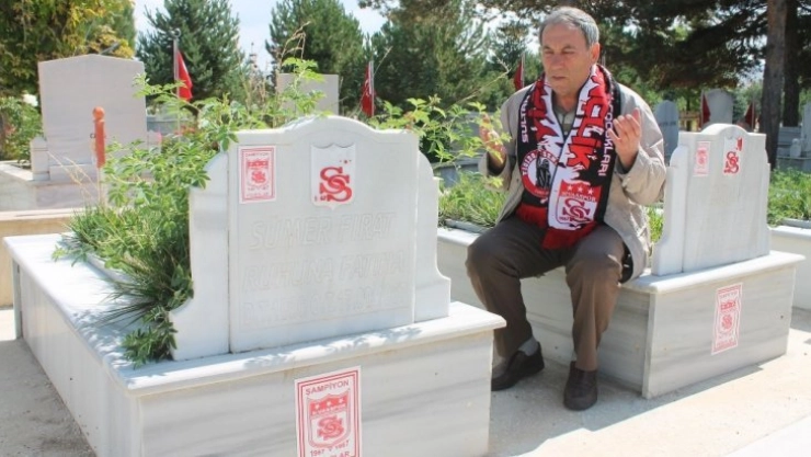 52 yıl önce maçta ölen Sivasspor taraftarlarını tek başına andı