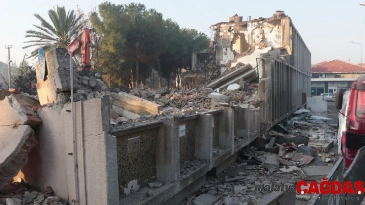 60 yıllık eski belediye binası yıkılarak modern yüzüne kavuşacak