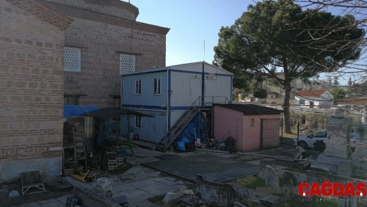 75 bin eser konteynırda çürüyor