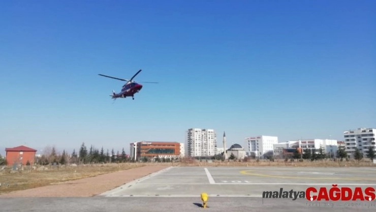 84 yaşındaki hasta hava ambulansı ile hastaneye yetiştirildi