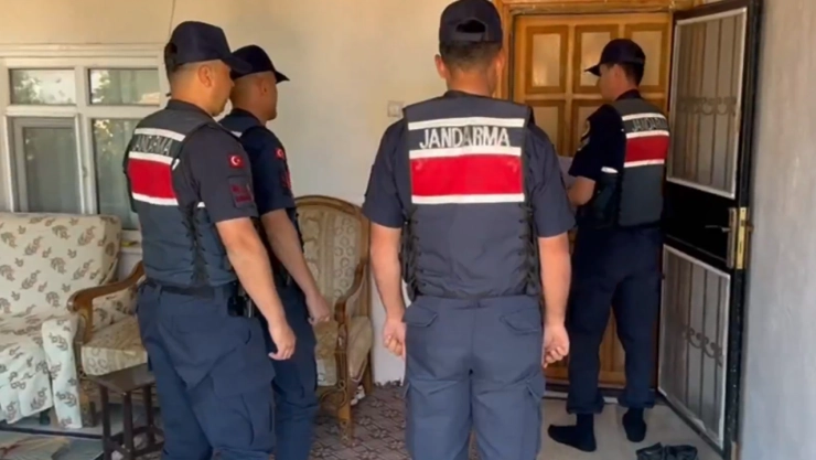 98 gözaltı, 51 tutuklama