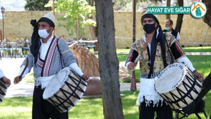 Abdal Halil Ağa'nın torunlarından davul şov
