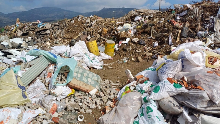 Açık alana çöp döken CHP'li belediyeye ceza