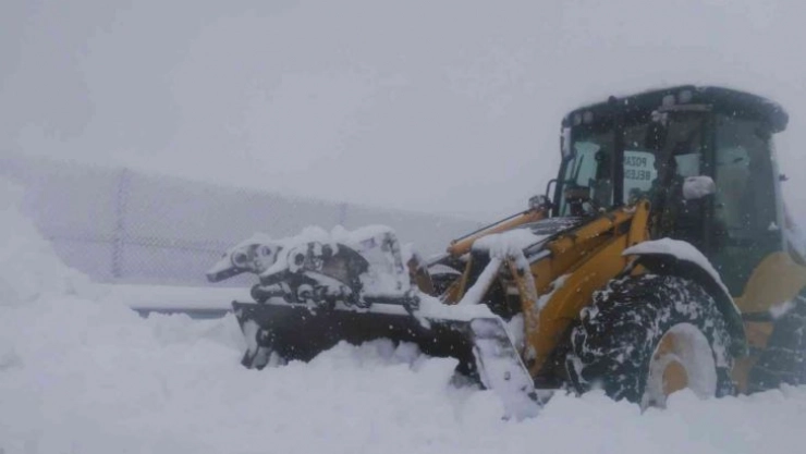 Adana-Ankara otoyolu ulaşıma kapandı