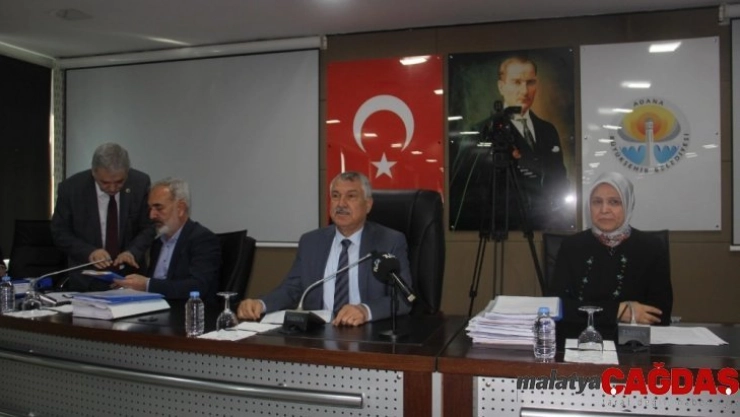 Adana Büyükşehir Belediye Meclisinde gergin anlar