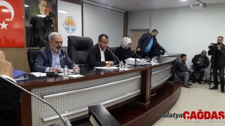 Adana Büyükşehir Belediyesi'nde 'yetki gaspı' tartışması