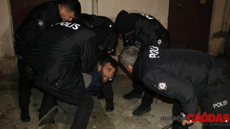 Adana'da bankaya giren hırsız polisten kaçamadı