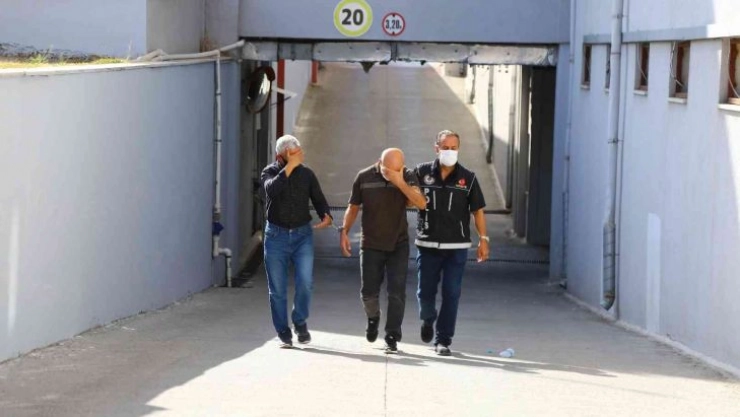 Adana'da iki araçta 12 kilo 600 gram esrar ele geçirildi