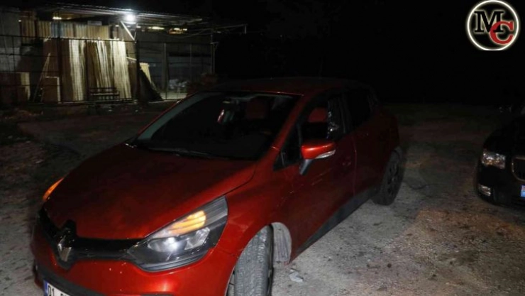 Adana'da seyir halindeki otomobile çapraz ateş açıldı: 1 ölü, 1 yaralı