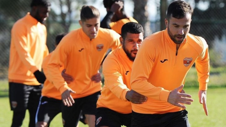 Adanaspor'da 3 futbolcunun koronavirüs testi pozitif çıktı