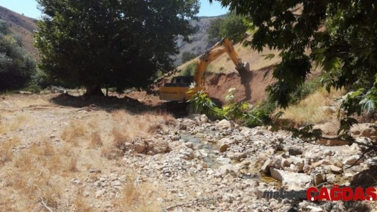 Adıyaman Belediyesi, Tut Medetsiz isale hattında çalışma yaptı