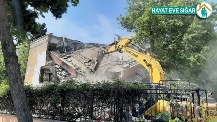 Adıyaman'da ki 52 yıllık kütüphane binası yıkılmaya başlandı