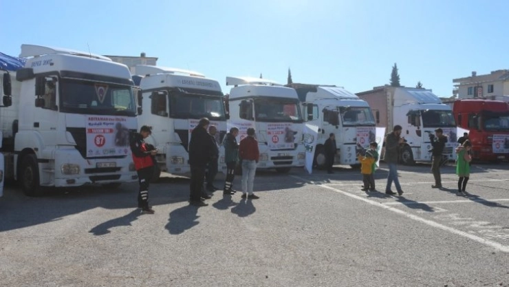 Adıyaman'dan Suriye'ye 13 tırlık yardım malzemesi gönderildi