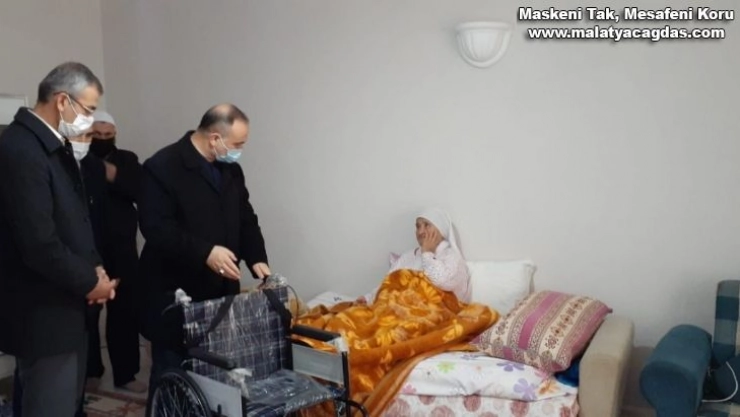 Engellilere sandalye desteği