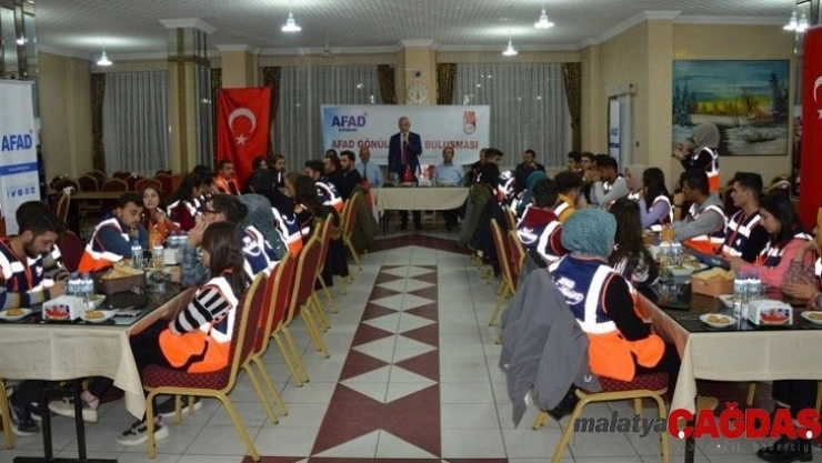 AFAD gönüllüleri tanışma toplantısında bir araya geldi