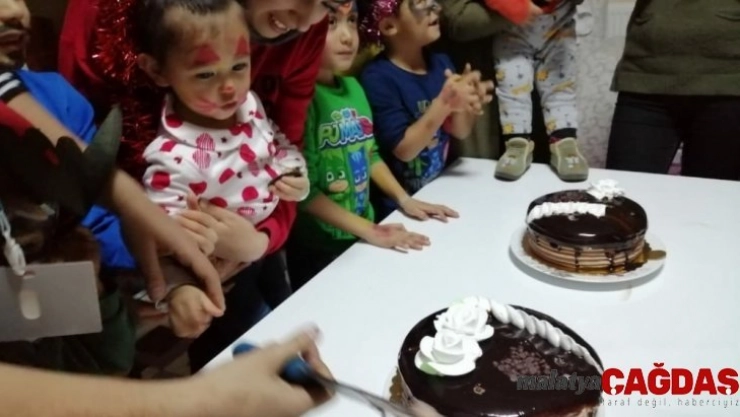 Afganlı yetim kıza 2. yaş günü kutlaması