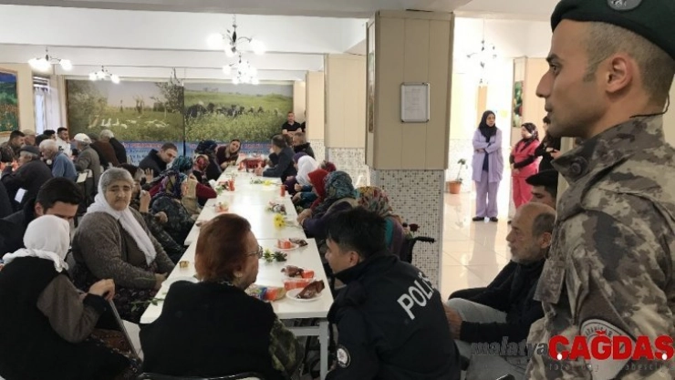 Afyon Emniyeti'nden huzurevine duygulandıran operasyon